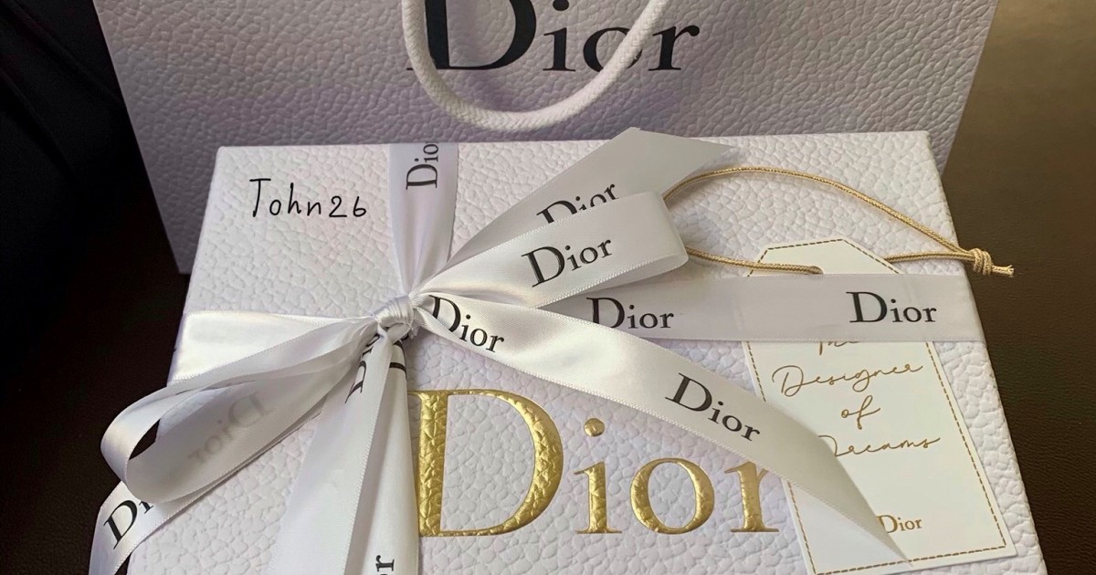 #รีวิว เปิดกล่องของขวัญจาก Dior cosmetics 🎁🎉💝