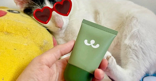 กันแดดที่ใช้จนหลอดแบน ตัดหลอดควักจนหยดสุดท้าย