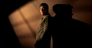 Kyle Chandler จากบทโค้ชทีมอเมริกันฟุตบอลในซีรีส์เรื่องFriday Night Lights สู่บทHal Jordan/Green Lantern แห่งDCU