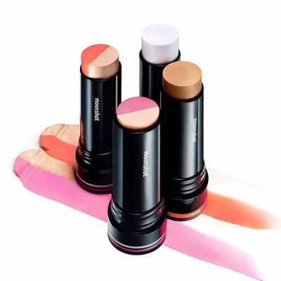 The First Moon Drawing Gravity