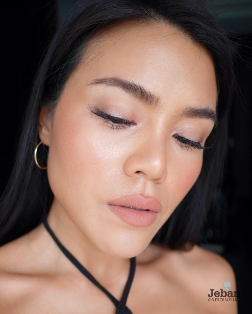 Decorte Eye Glow Gem Glossy Eye Color รีวิว + swatch 12 สีรวด