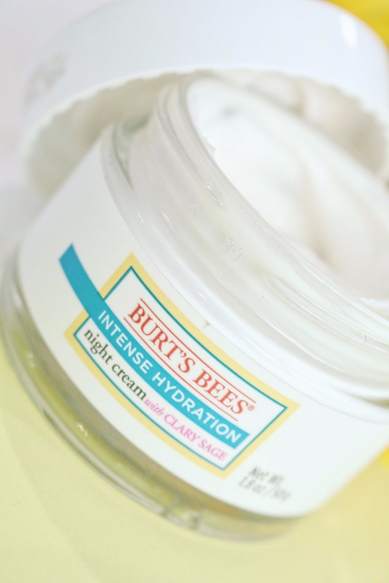 บูสท์ผิวขาดน้ำให้ชุ่มชื้นด้วย BURT'S BEES "Intense hydration"