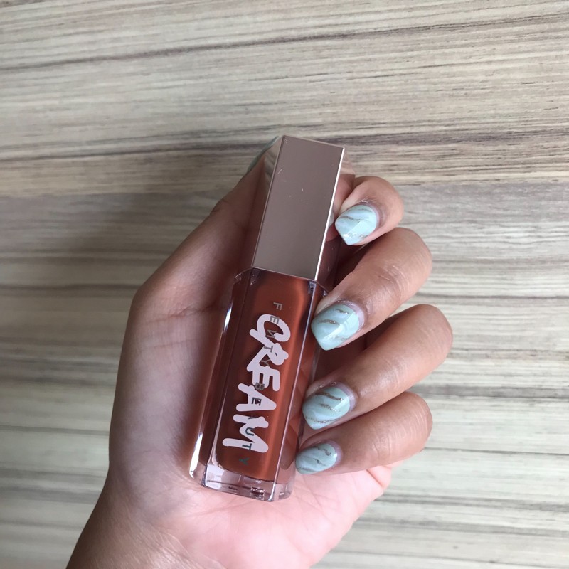 มีคลิป ลองทาลิปใหม่ Fenty Beauty Gloss Bomb Cream สี Cookie Jar