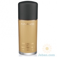 Carine Roitfeld  : Studio Fix Fluid Spf15