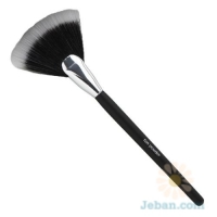 Pro : Fan Powder Brush