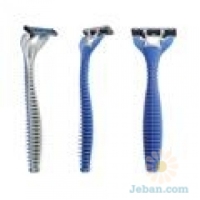 Pivoting Head Triple Blade Shaver