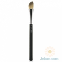 Matchmaster : Angled Foundation Brush