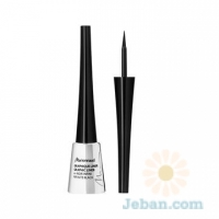 Graphic Eyeliner